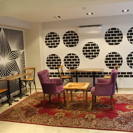 The Reina Hotel