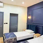 Hotel The Reina 3*
