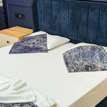 The Reina Отель