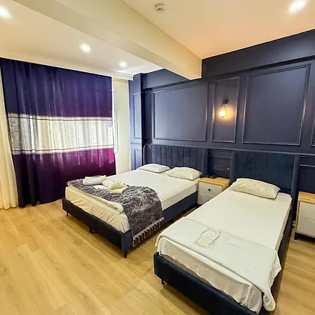 Hotel The Reina