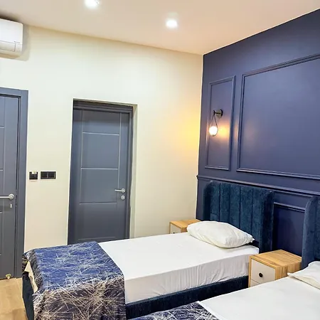 Hotel The Reina 3*