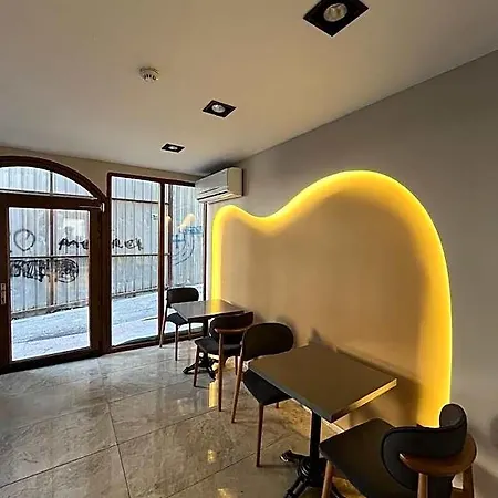 Hotel The Reina