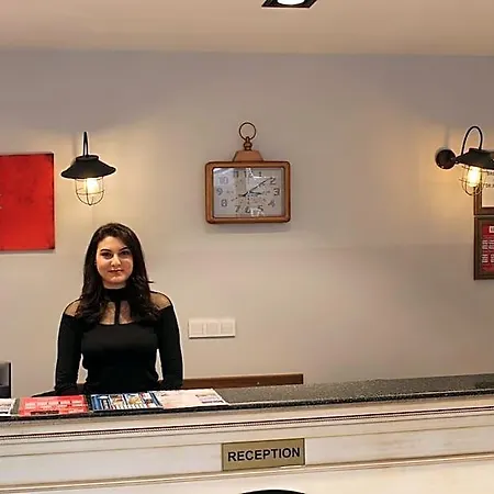 The Reina Hotel