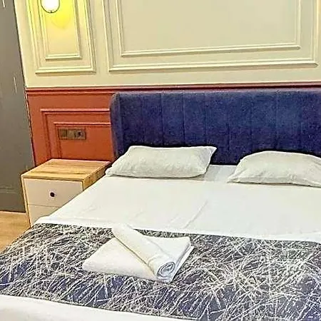 The Reina Hotel