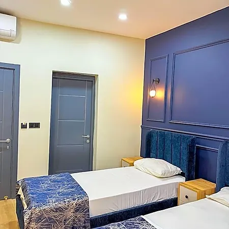 The Reina Hotel 3*