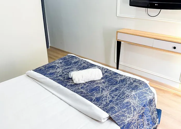 Отель The Reina