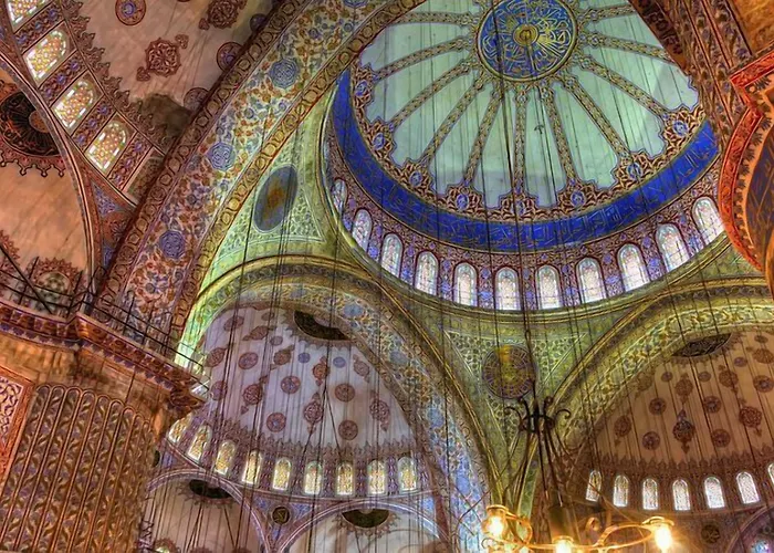 Отель The Reina 3*