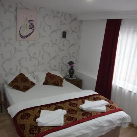 The Reina Отель 3*