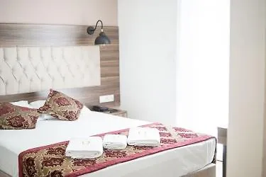 The Reina Отель 3*